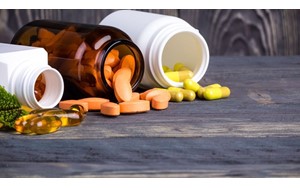 گیر کردن این قرص‌ها در گلو باعث آسیب رسیدن به مری می‌شود